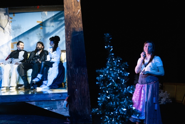 Nora oder Wie man das Herrenhaus kompostiert

© Marcella Ruiz Cruz 